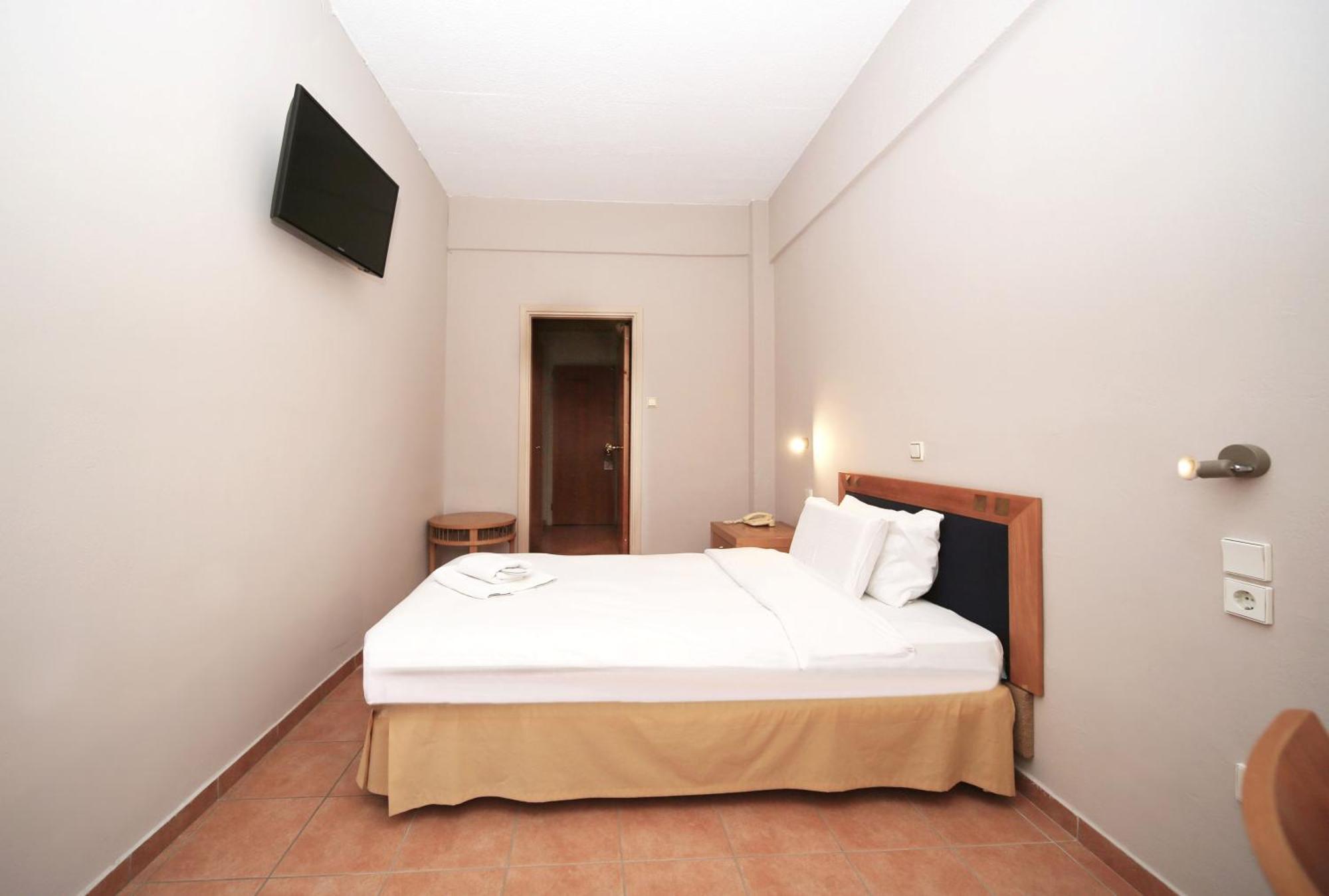 Hotel Lecadin Karpenísion Esterno foto