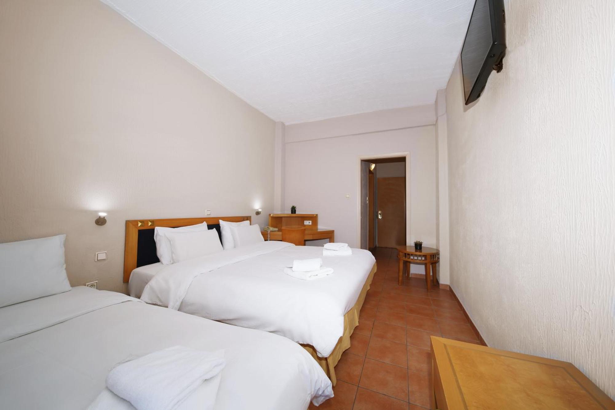 Hotel Lecadin Karpenísion Esterno foto