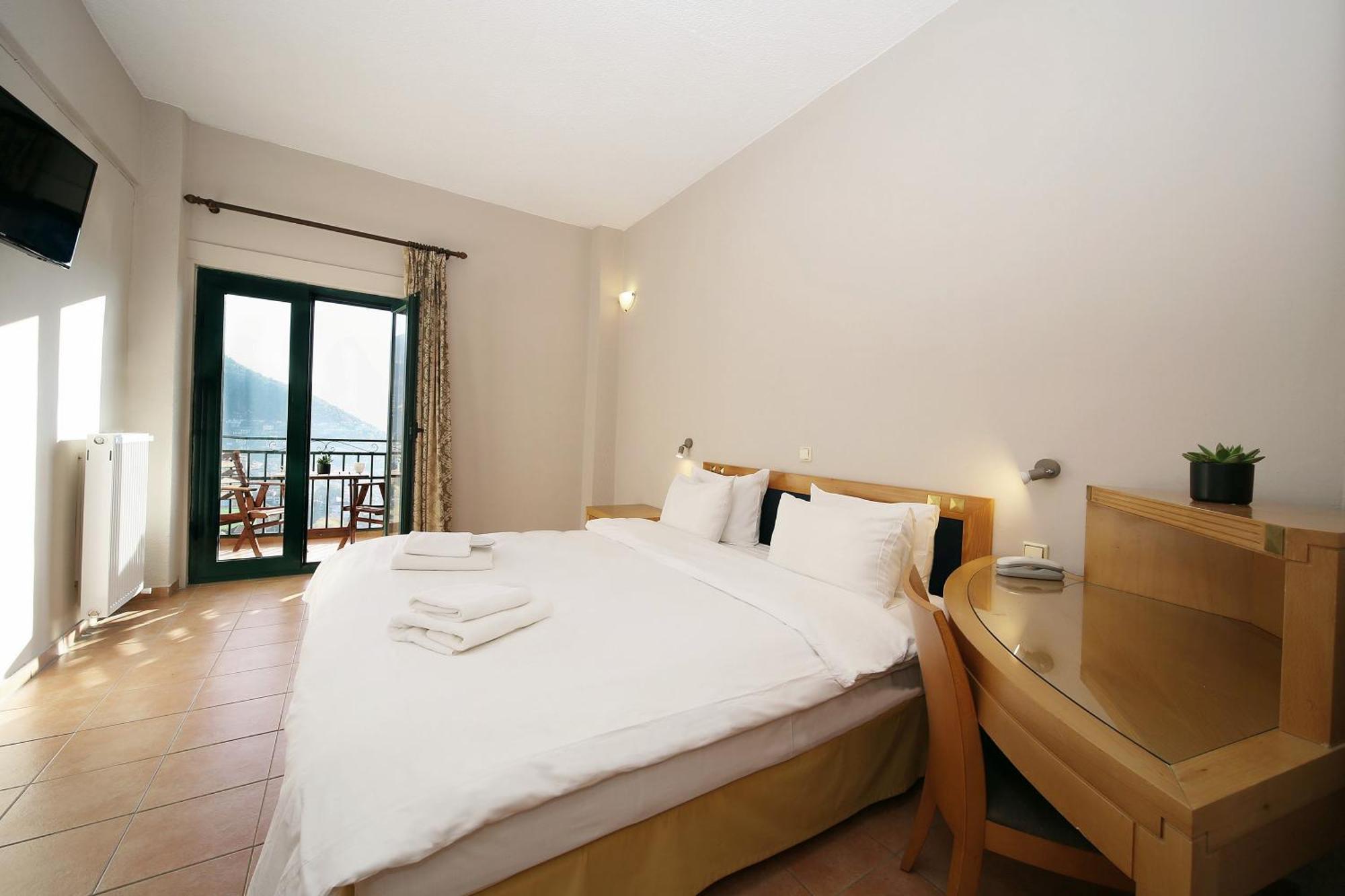 Hotel Lecadin Karpenísion Esterno foto