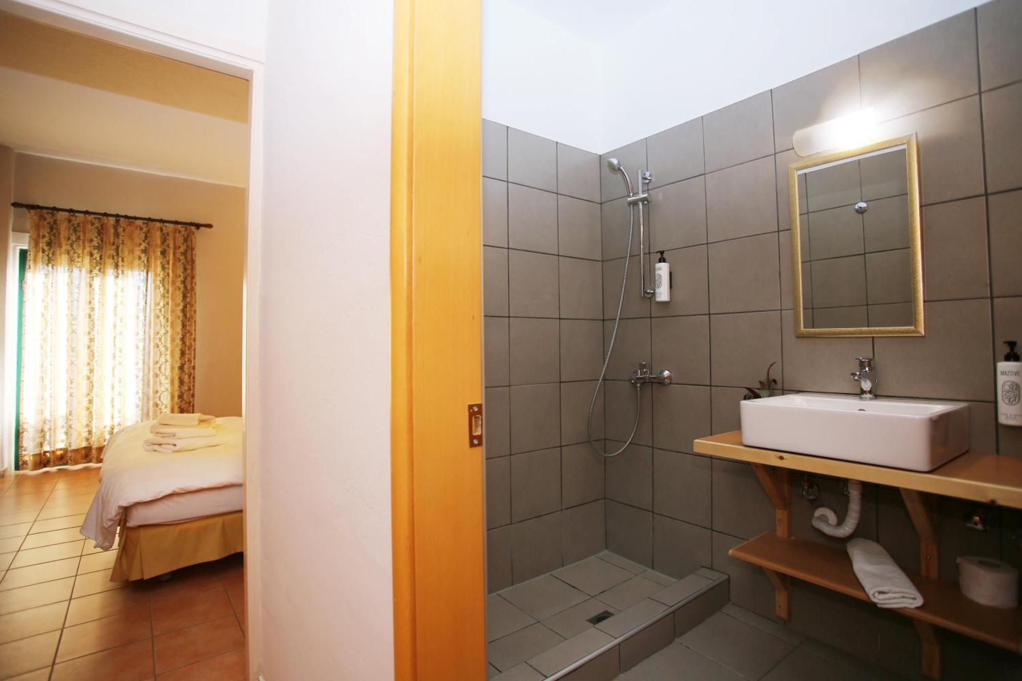 Hotel Lecadin Karpenísion Esterno foto